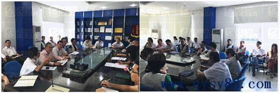 僑洋實業伙伴們在商討中 僑洋實業伙伴們在商討中