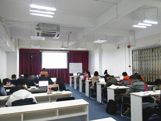 僑洋實業伙伴在學習中 僑洋實業伙伴在學習中