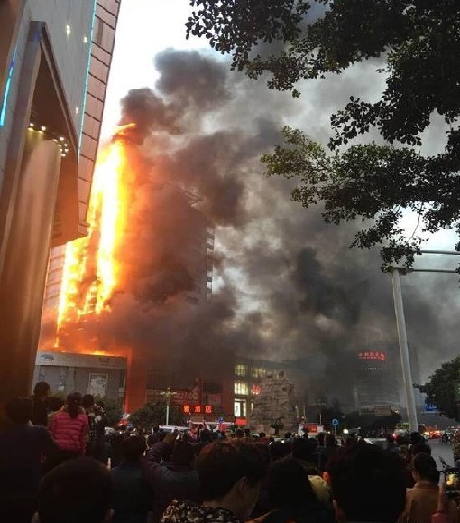 四川西昌一酒店起火現場 四川西昌一酒店起火現場