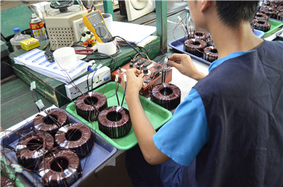 僑洋實業產線測試人員