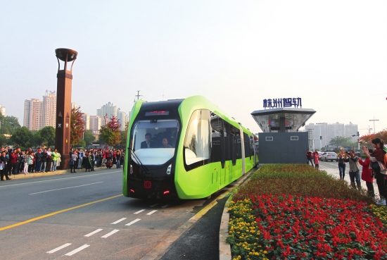 國人驕傲：全球首列智軌公交列車開跑。