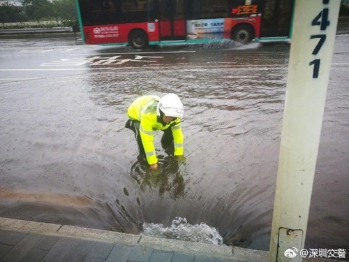 臺風(fēng)山竹那些暖心的背影。