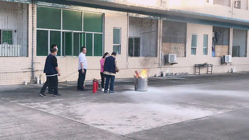 僑洋實業2020年消防演習:抽取人員操作滅火 僑洋實業2020年消防演習:抽取人員操作滅火